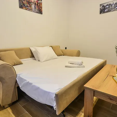 Serenity * Ξυλόκαστρο